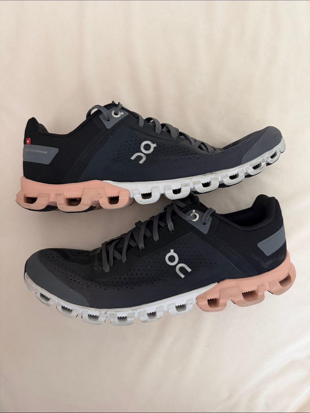 On Cloudflow Rock/Rose 10 Running Shoe